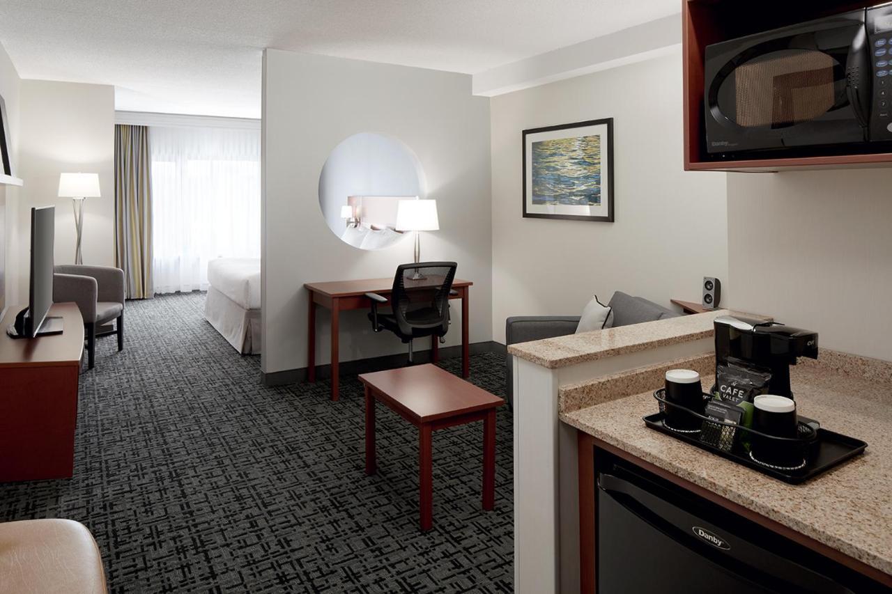 Fairfield Inn & Suites By Marriott Montreal Airport Дорваль Экстерьер фото